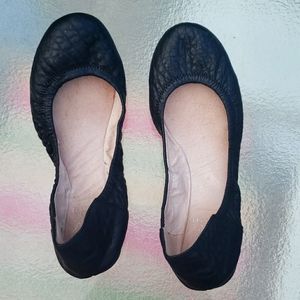Vince Camuto black ballerina flats